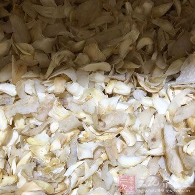 食用些具有补脾肺之气、清热凉血等功能的食物，如百合