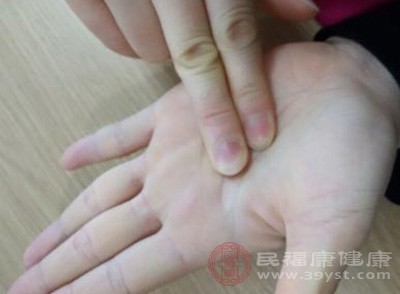 按摩劳宫穴治疗胃火旺 按摩劳宫穴治疗胃火旺