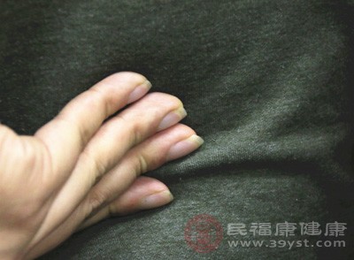 不论是指摩还是掌摩,都要求肘关节自然屈曲,腕部放松,指掌自然伸直,动作要缓和而协调 不论是指摩还是掌摩,都要求肘关节自然屈曲,腕部放松,指掌自然伸直,动作要缓和而协调
