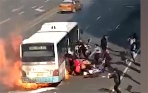 哈尔滨公交车自燃 车辆着火怎么逃生