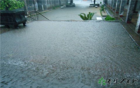 南方强降雨扩大 暴雨天气安全提示