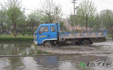 南方强降雨扩大 暴雨天气安全提示