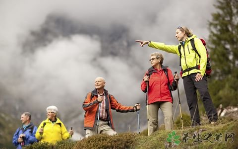 83岁老人游24国 老年人旅游的好处