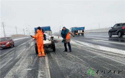 南京融雪盐告急 为什么撒盐可以融雪