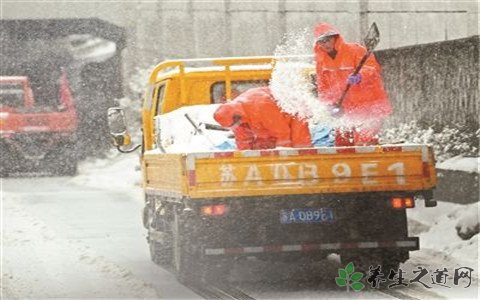 南京融雪盐告急 为什么撒盐可以融雪