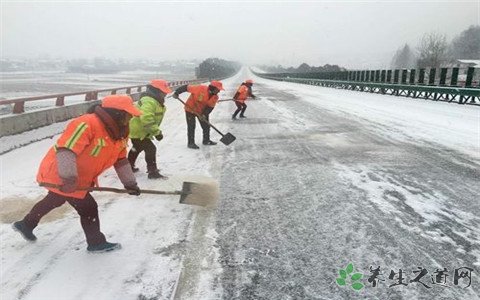 南京融雪盐告急 为什么撒盐可以融雪