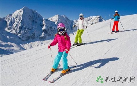 1800人泳装滑雪 初学者滑雪技巧