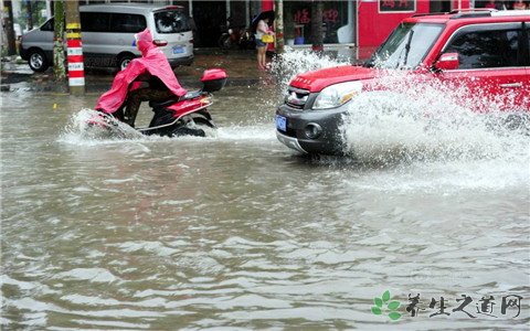 四川乐山暴雨 下暴雨开车出行注意事项