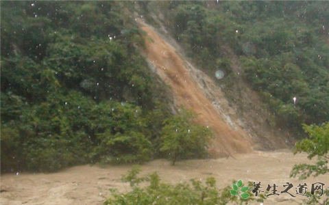 山东泰安突发山洪 遭遇突发山洪怎么办