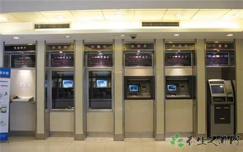 男子砸18台ATM机 如何应对暴力行为