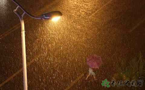 湖北红安突降暴雨 突降暴雨该怎么办