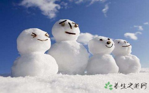 海南女孩见雪兴奋 面瘫的症状有哪些